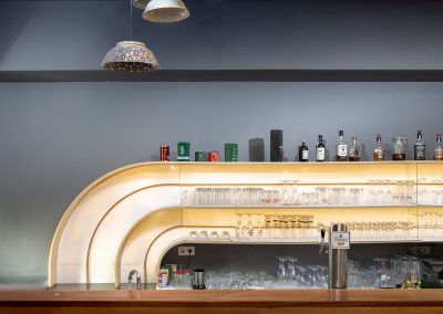 Bar im Restaurant in modernem Design im Restaurant Lychee in Berlin