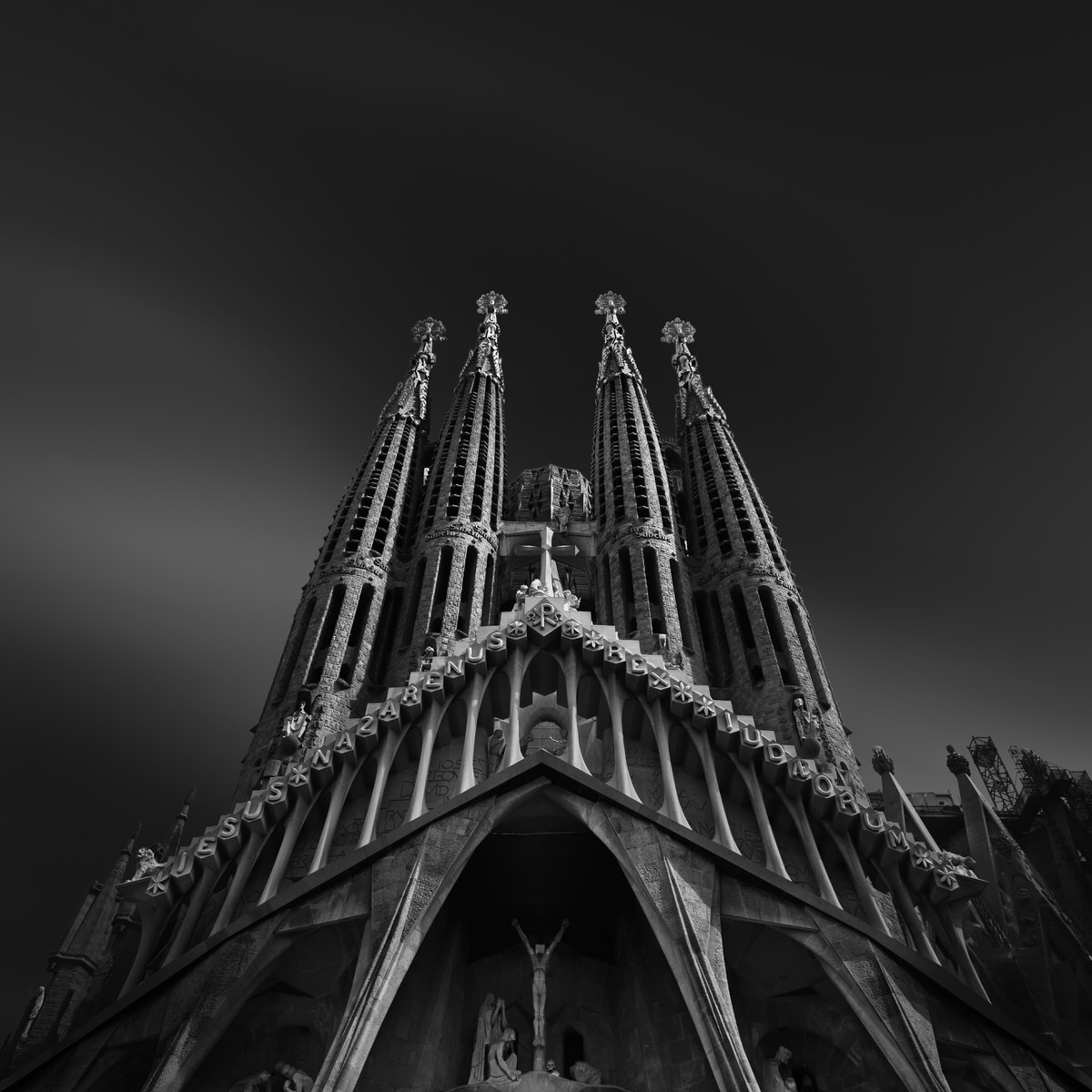 black and white photo of the church sagrada familia in barcelona