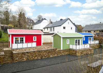 Wohnanlage mit drei Tiny Häusern