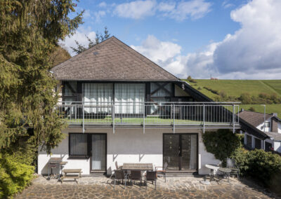 Außenaufnahme eines Ferienhause in der Natur im Taunus